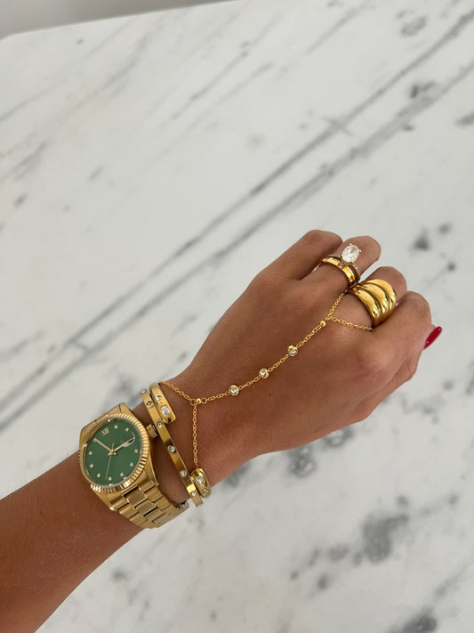 LUXE HAND CHAIN by Chansuttpearls