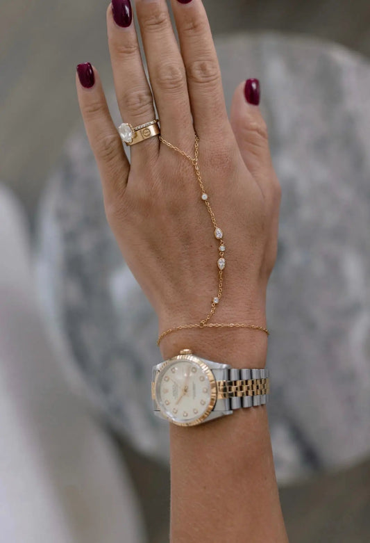 WILLOW HAND CHAIN by Chansuttpearls