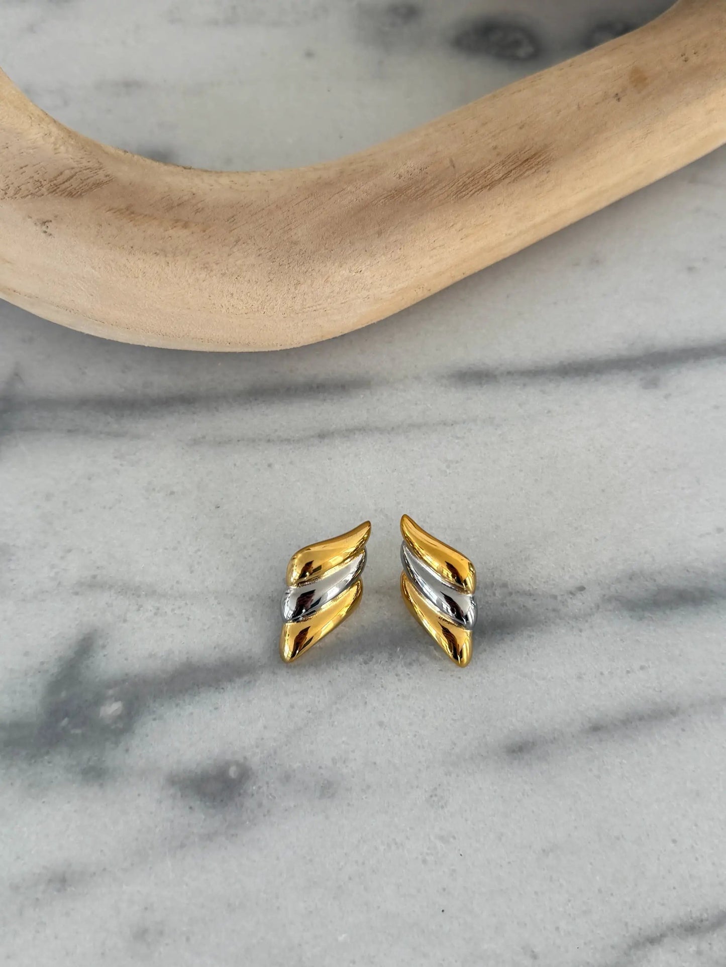 TWO TONED SARAH EARRING by Chansuttpearls