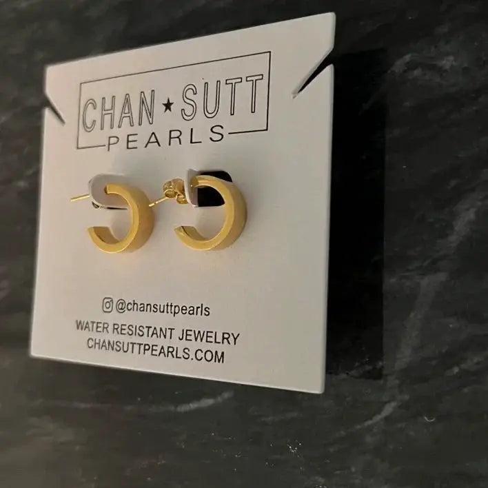 SMALL TRENDY THICK GOLD HOOPS by Chansuttpearls