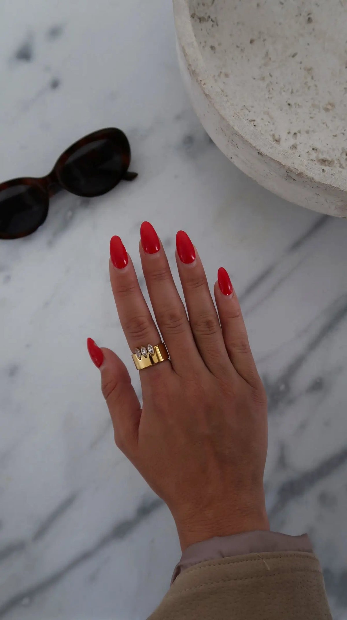 HOLLY RING by Chansuttpearls