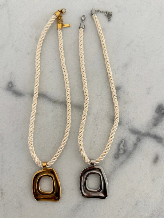 OLIVIA NECKLACE by Chansuttpearls