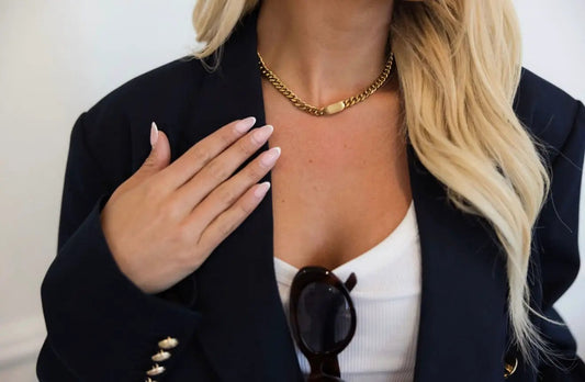 GOLD PENDANT NECKLACE by Chansuttpearls
