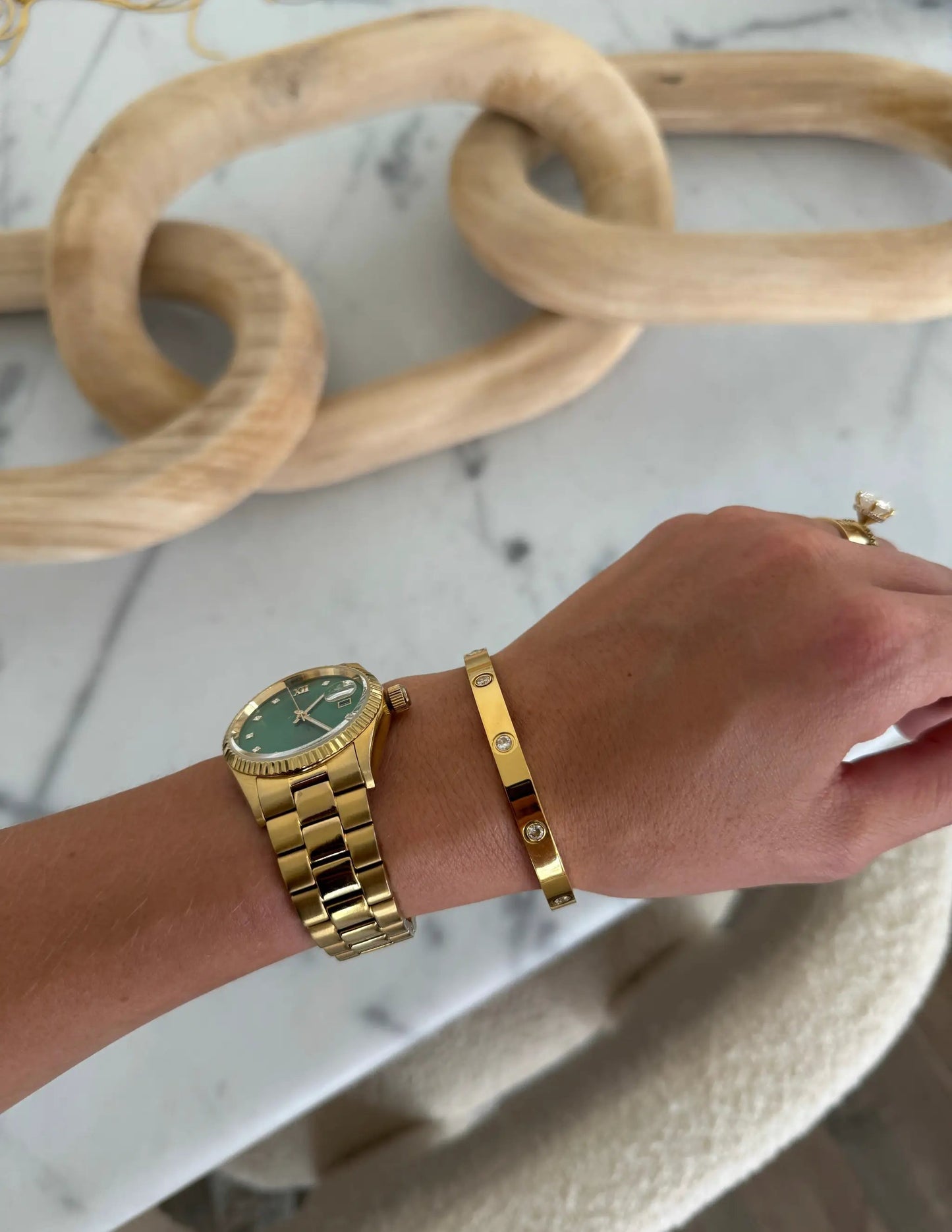 LUXE BANGLE by Chansuttpearls