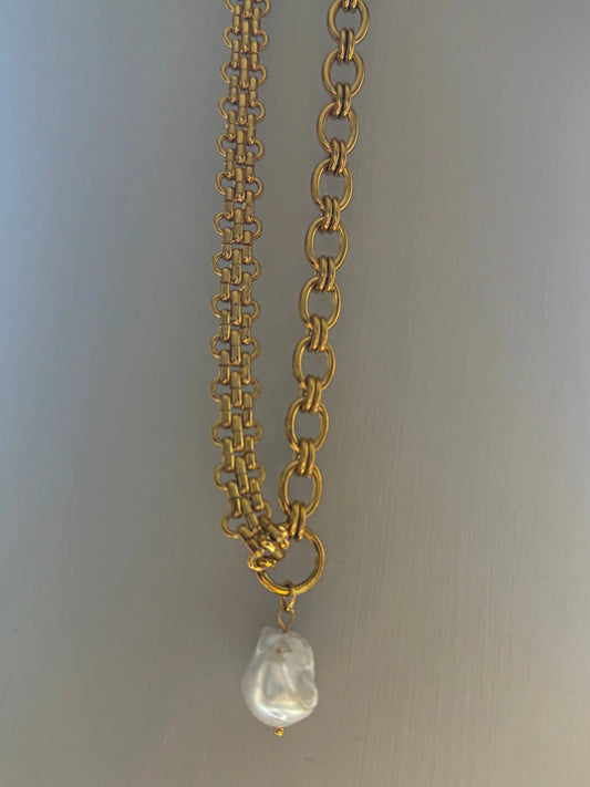 THE AMBER NECKLACE by Chansuttpearls
