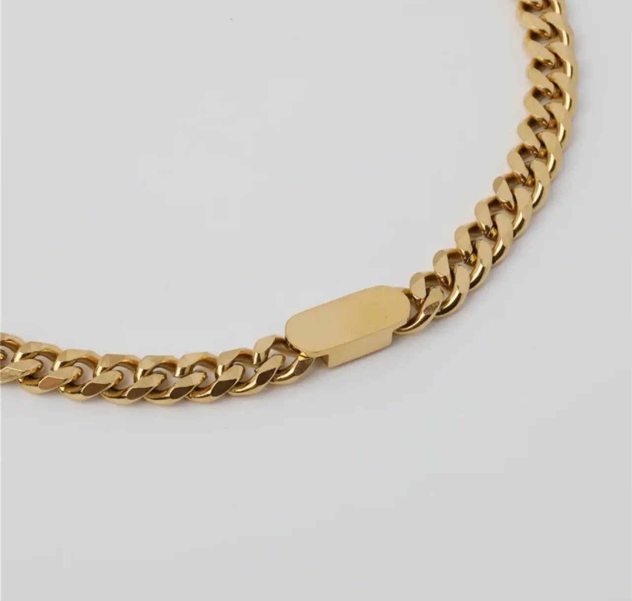 GOLD PENDANT NECKLACE by Chansuttpearls