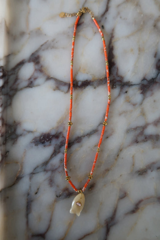 SLOANE NECKLACE - TAN FISH by Chansuttpearls