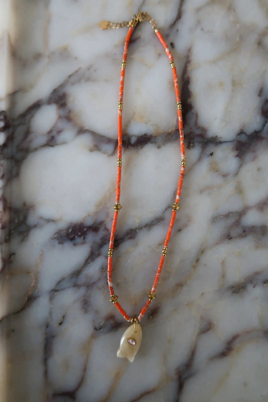SLOANE NECKLACE - TAN FISH by Chansuttpearls
