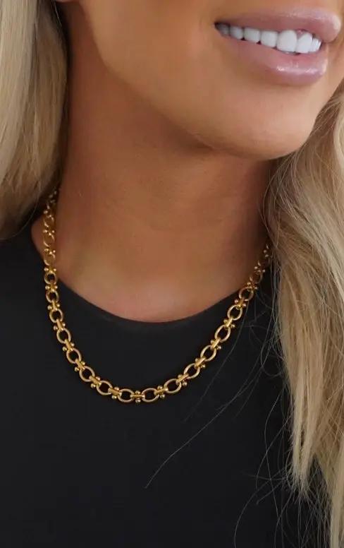 BLAKELY NECKLACE by Chansuttpearls