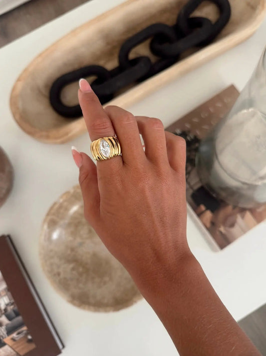 ANNA RING by Chansuttpearls