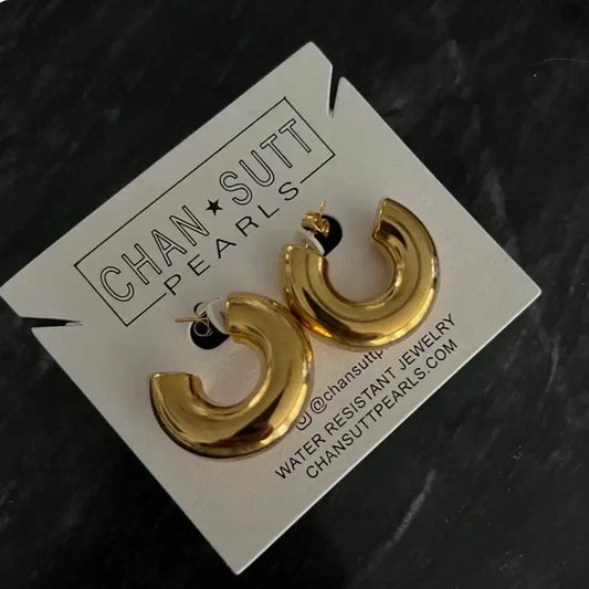 CHUNKY GOLD SMOOTH HOOPS by Chansuttpearls