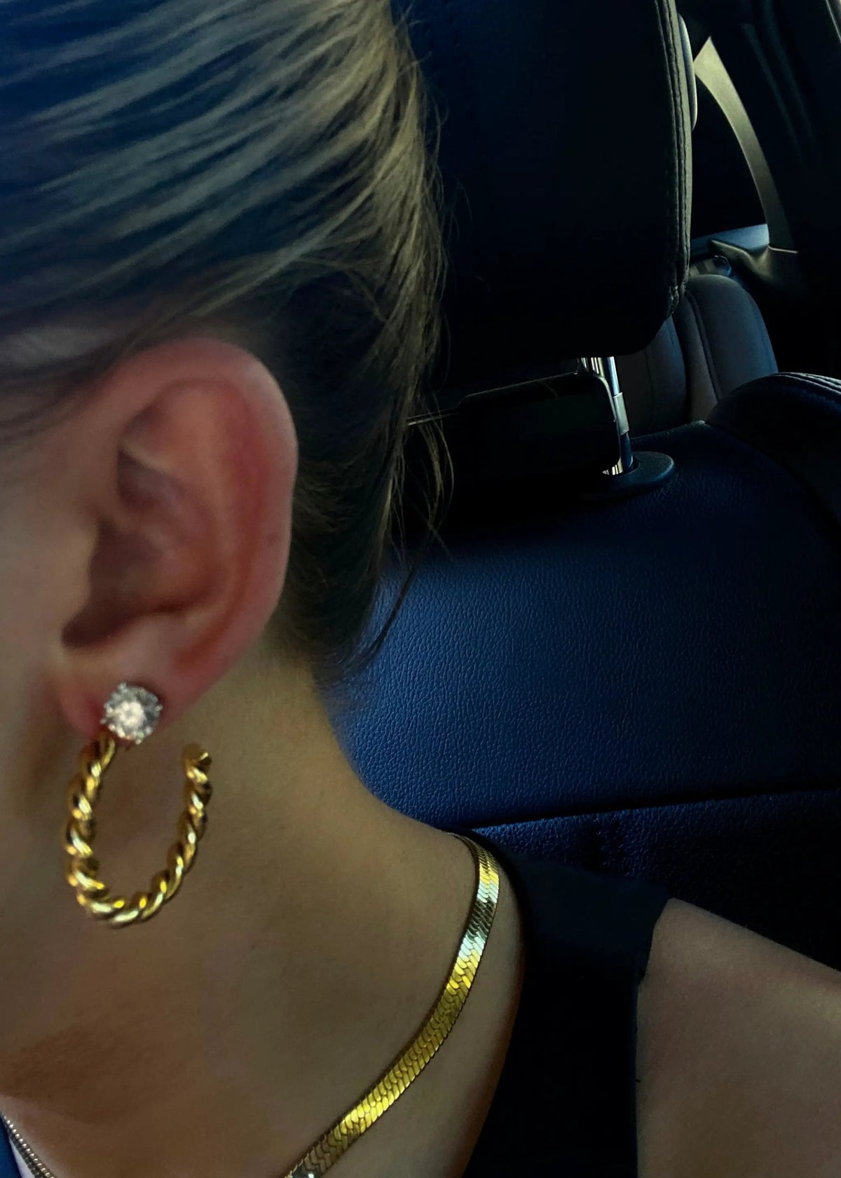 GOLD MEDIUM TWIST HOOPS by Chansuttpearls