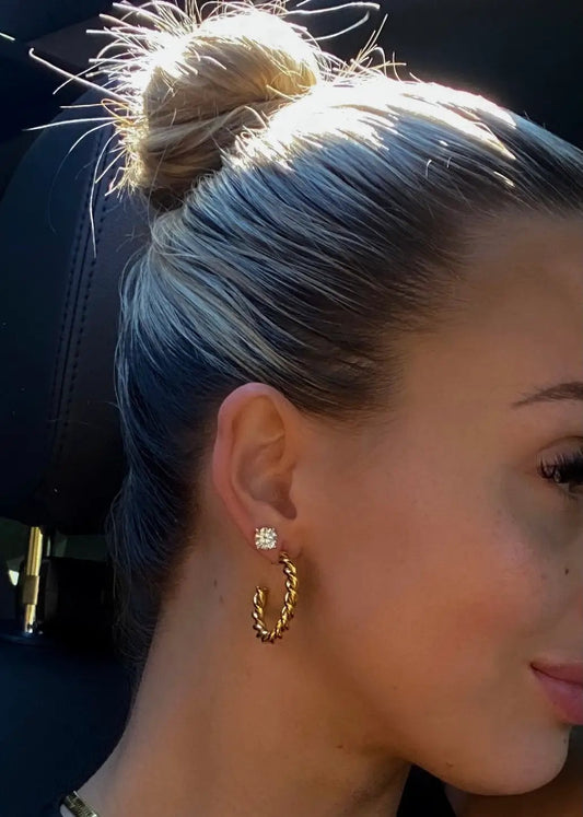 GOLD MEDIUM TWIST HOOPS by Chansuttpearls