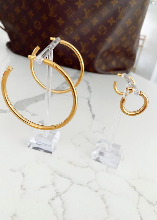SMALL HOOPS by Chansuttpearls