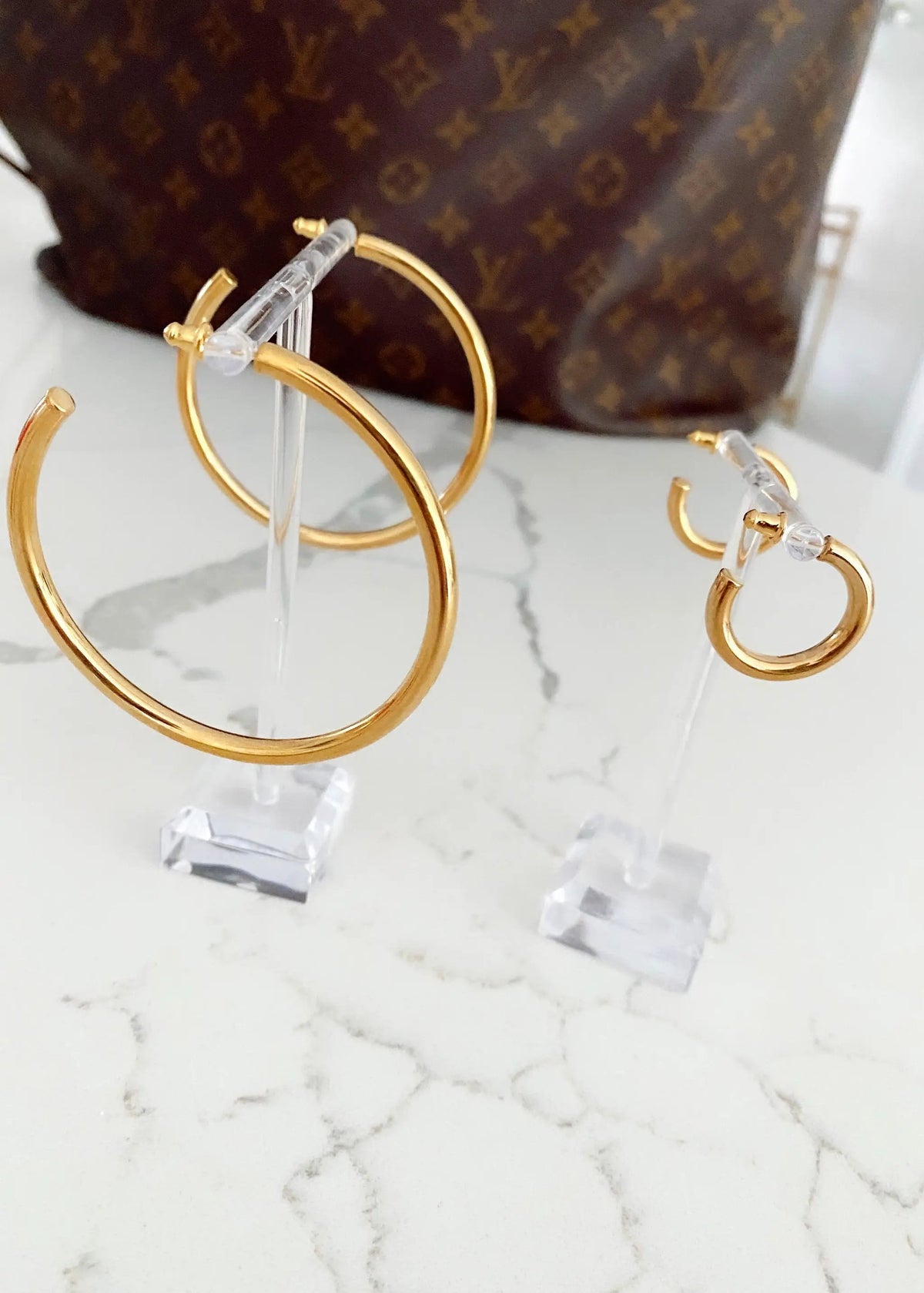 SMALL HOOPS by Chansuttpearls