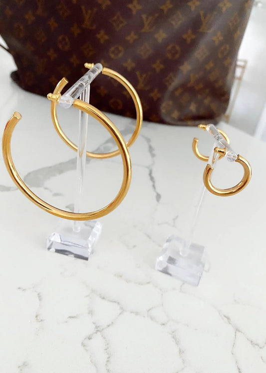SMALL HOOPS by Chansuttpearls
