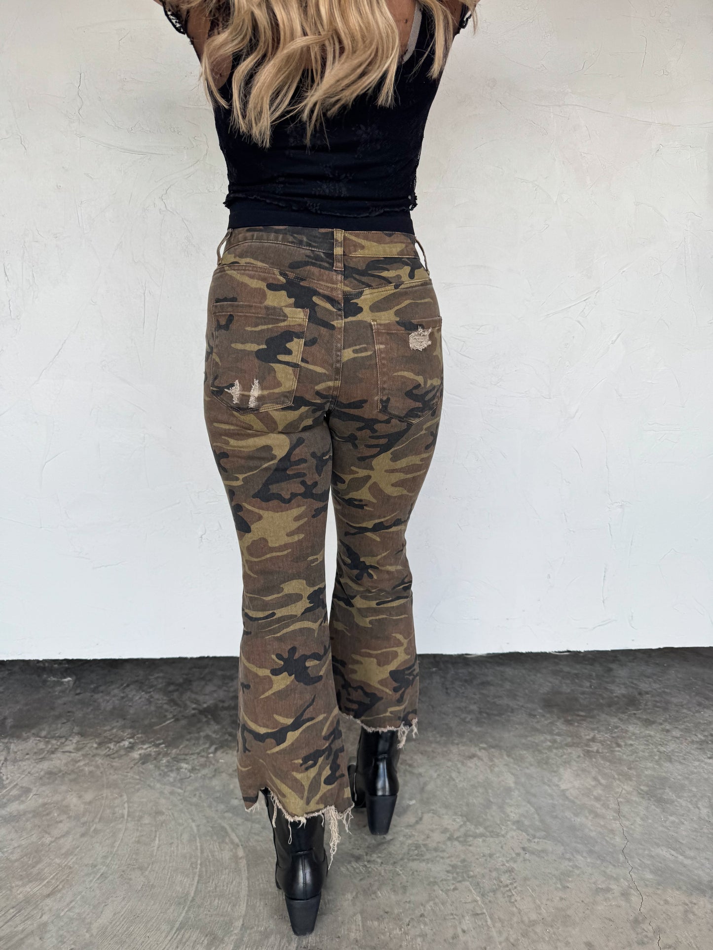 URBAN CAMO DISTRESSED JEAN