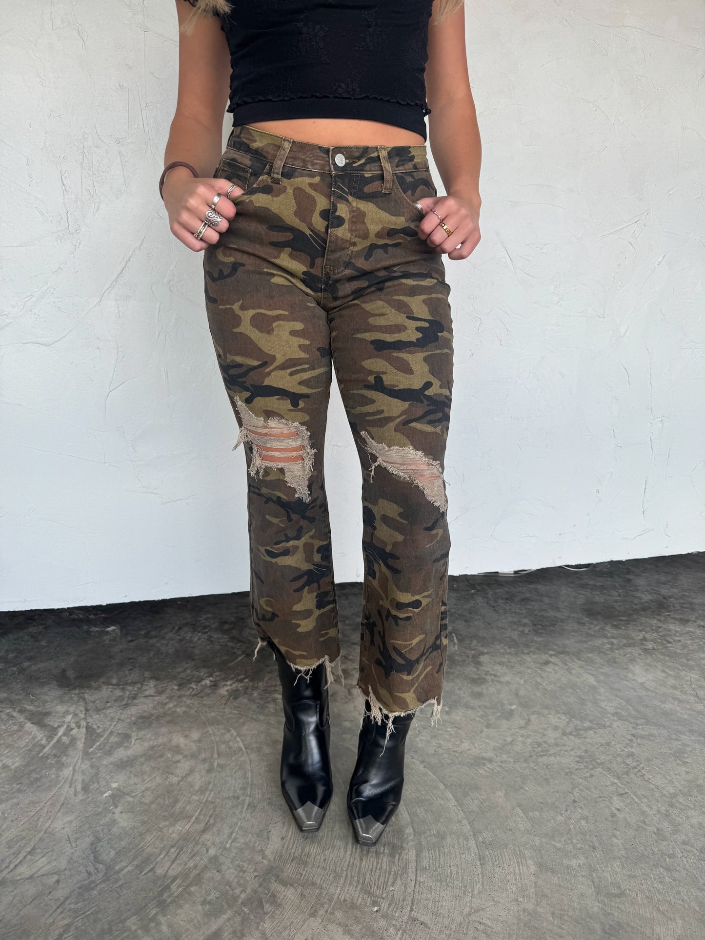 URBAN CAMO DISTRESSED JEAN