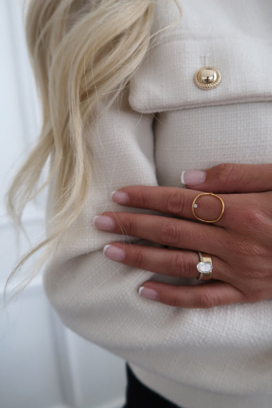 ALEX RING by Chansuttpearls