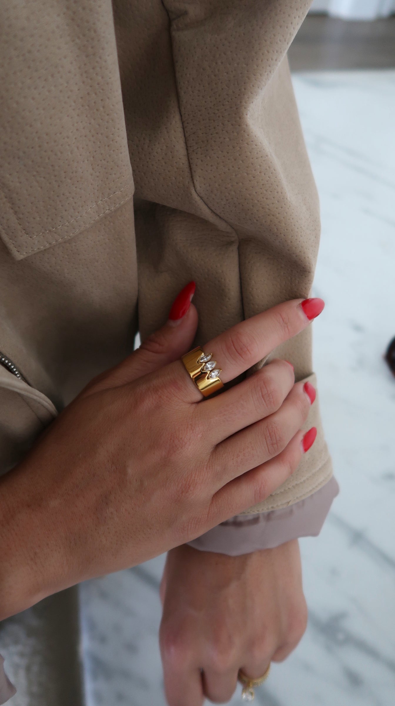 HOLLY RING by Chansuttpearls