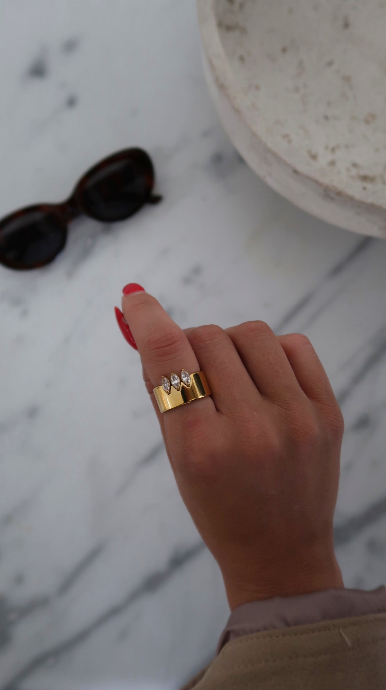 HOLLY RING by Chansuttpearls