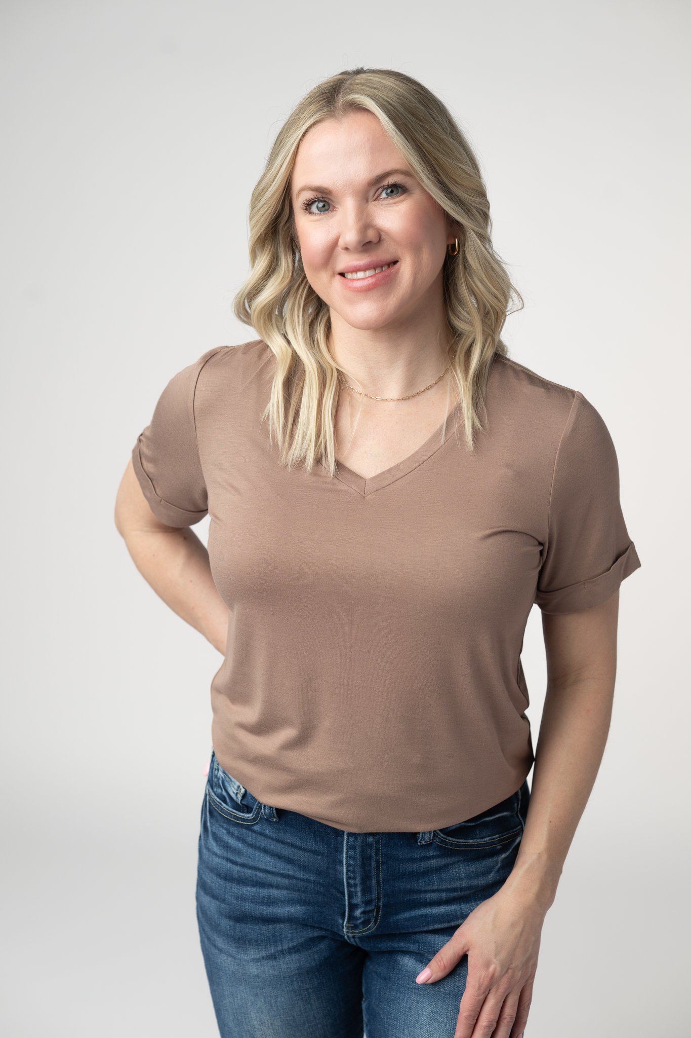 Womens Sophie Top Mocha V Neck Cuffed Sleeve Stretch Tee