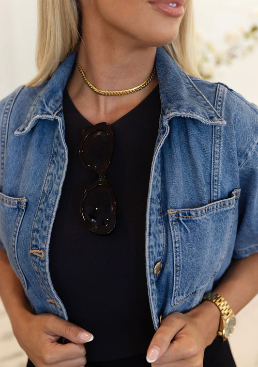 THIN SHINY GOLD NECKLACE by Chansuttpearls