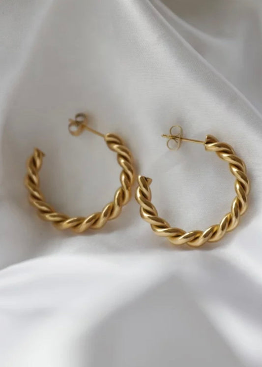GOLD MEDIUM TWIST HOOPS by Chansuttpearls