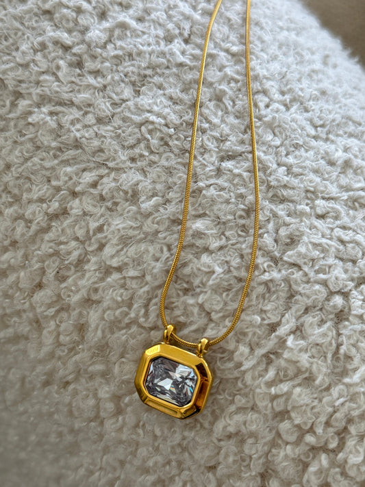 DAISY NECKLACE by Chansuttpearls