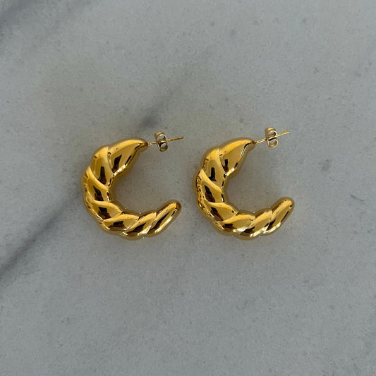 AMELIA HOOPS by Chansuttpearls