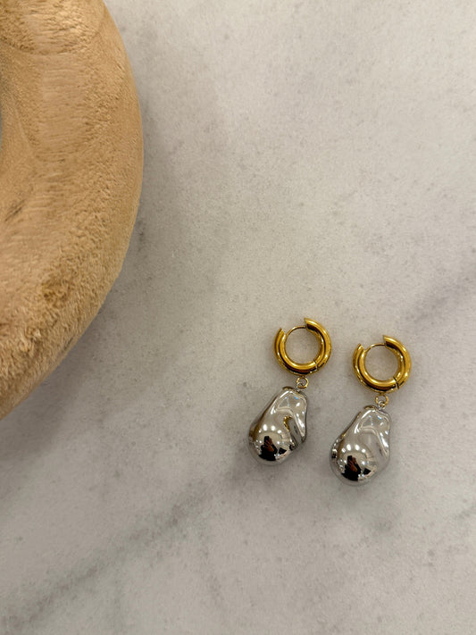 TWO TONED SADIE EARRINGS by Chansuttpearls