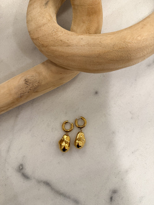 GOLD SADIE EARRINGS by Chansuttpearls