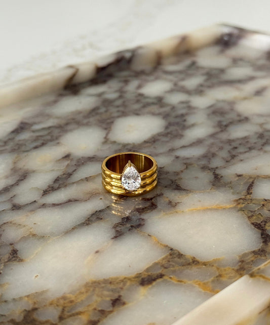 OLIVIA RING by Chansuttpearls