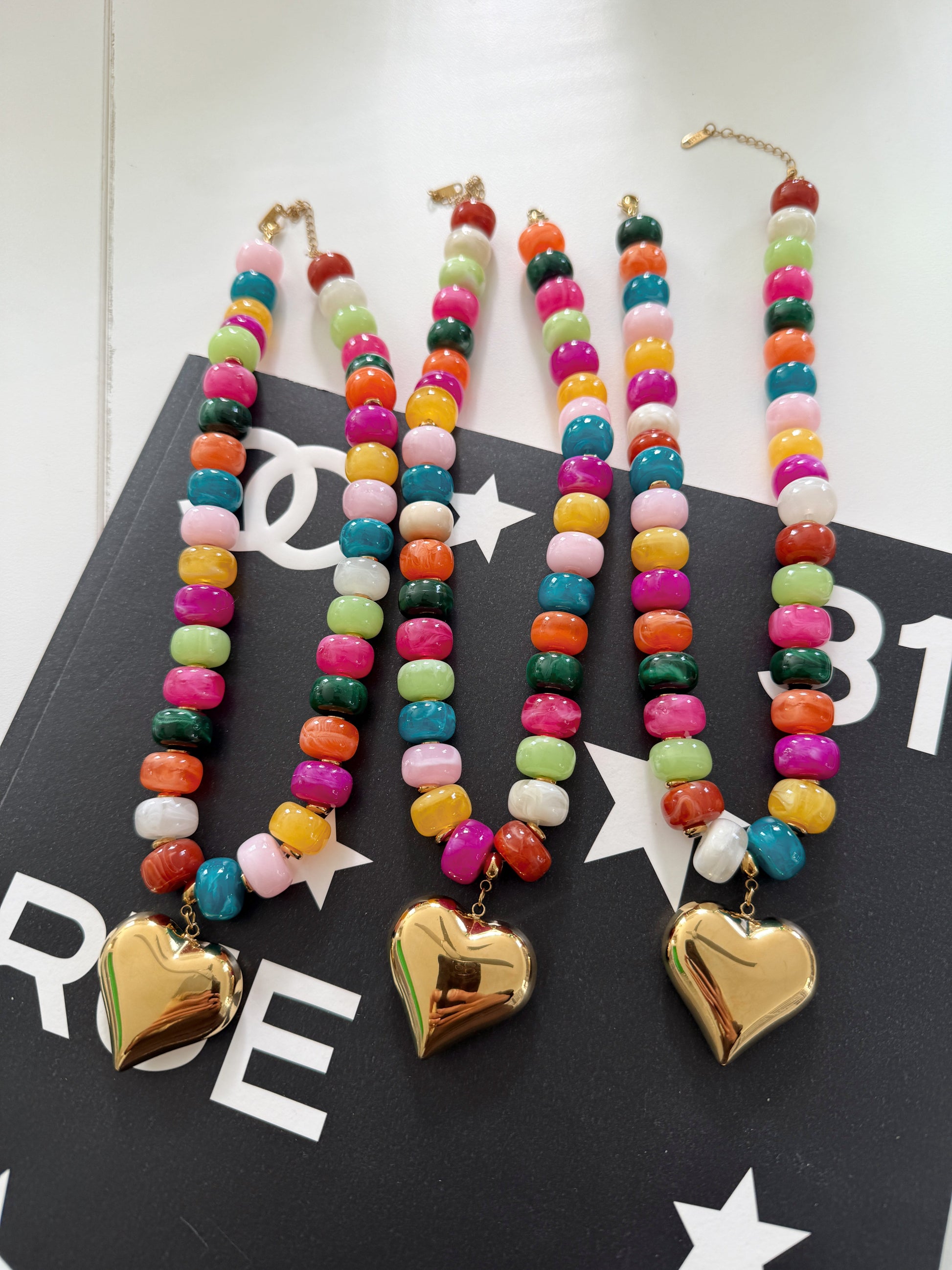 COLORFUL HEART NECKLACE by Chansuttpearls