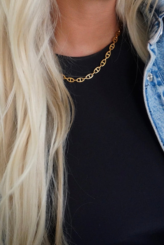 MIA NECKLACE by Chansuttpearls