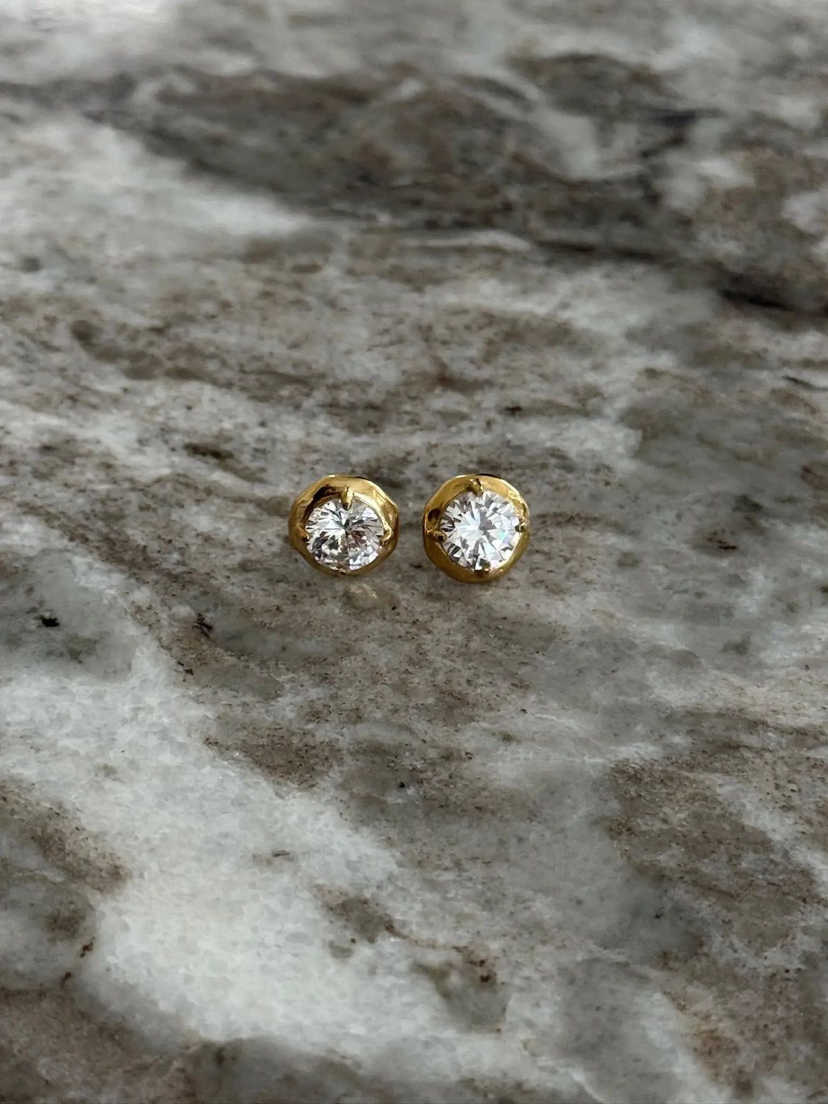 OLIVE EARRINGS by Chansuttpearls