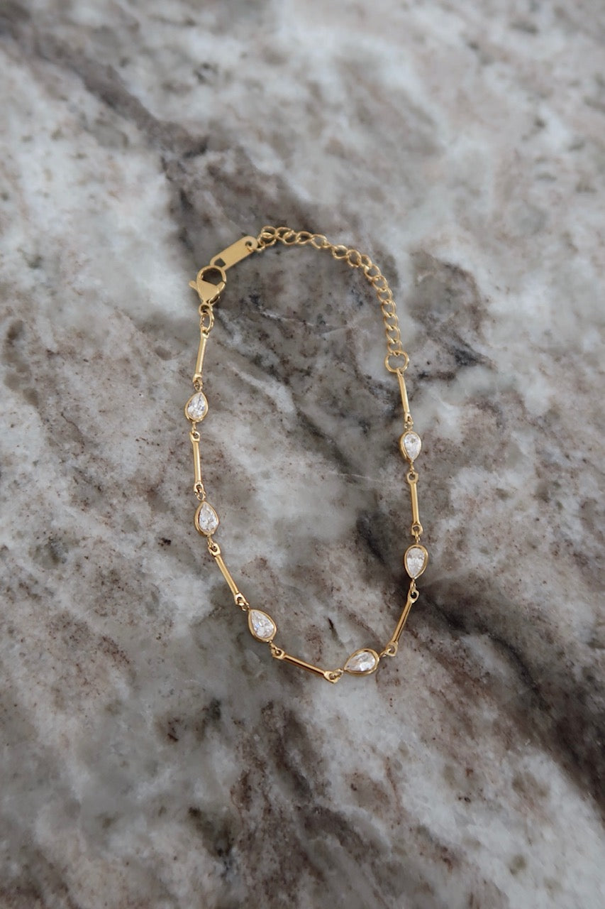 JESSIE BRACELET by Chansuttpearls