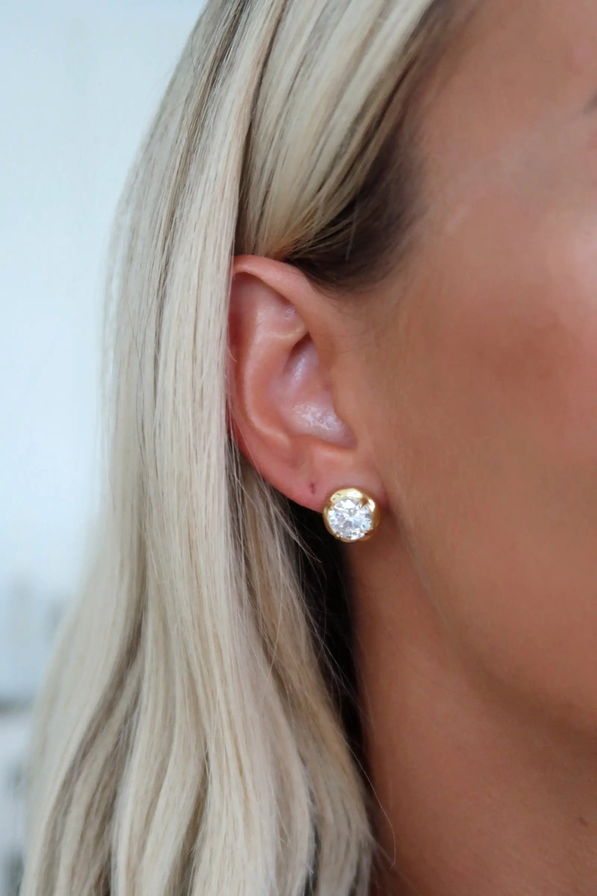 OLIVE EARRINGS by Chansuttpearls