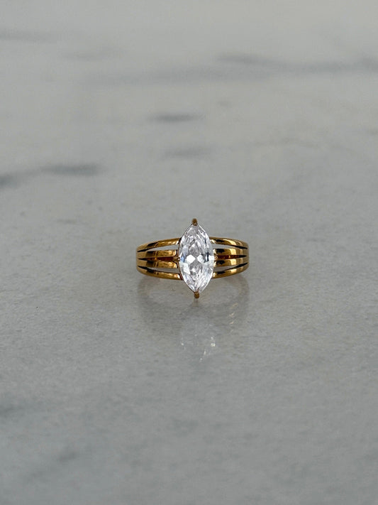 EMILY RING by Chansuttpearls